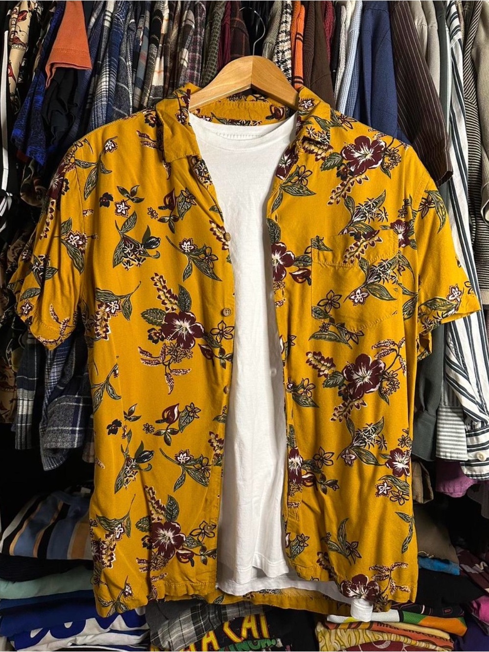 Aeropostale Men's Mustard Yellow Floral Short-Sleeve Button-Down Shirt